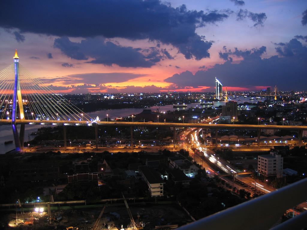 Riverfront Bangkok Esterno foto